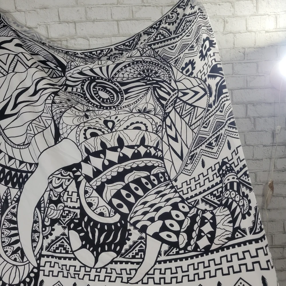 Black and white printed tapestry‎ wall hanging